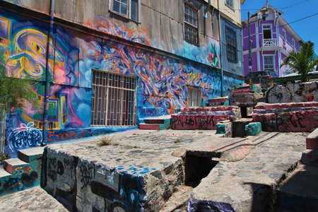 Valparaiso, Chile - 30 Dec 2019: The vintage street with art in Valparaiso, Pacific coast, Chileのeditorial素材