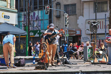 Valparaiso, Chile - 30 Dec 2019: People on the vintage square in Valparaiso, Pacific coast, Chileのeditorial素材