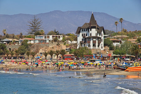 Papudo, Chile - 31 Dec 2019: The beach in Papudo village, Pacific coast, Chileのeditorial素材