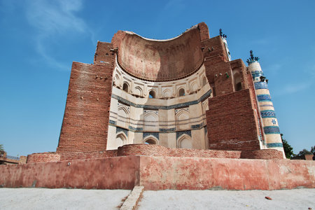 Uch Sharif, Ruins of centuries old Mausoleums near Bahawalpur, Pakistanのeditorial素材
