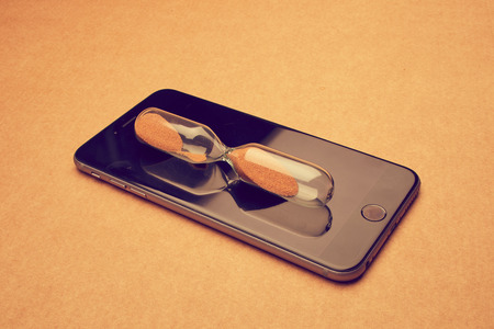 hourglass and smartphone