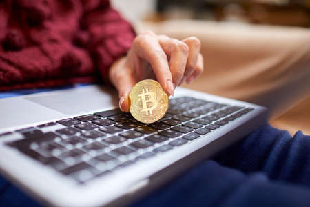 Hand holding golden bitcoin gold coinの写真素材