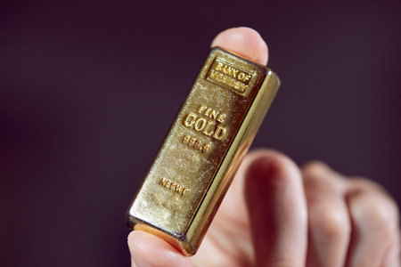 golden bar on the man's handの写真素材