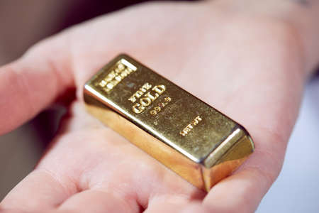 golden bar on the man's handの写真素材