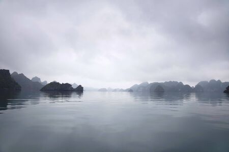 Misty horizon, Halong Bay, Vietnamの写真素材