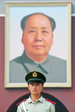 Guard standing in front of the famous portrait of Chairman Mao, Tiananmen Gate, Beijing.のeditorial素材