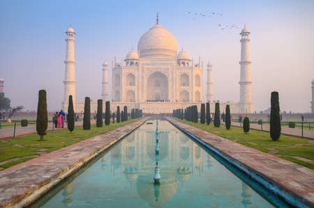 Beautiful view of Taj Mahal in the Indian city of Agra, Uttar Pradesh, Indiaのeditorial素材