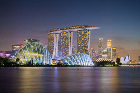 Aerial view of Singapore Gardens by the Bay botanical gardens and Marina bay sands at twilight.のeditorial素材