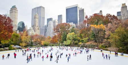 Ice skaters having fun in New York Central Park in fallのeditorial素材