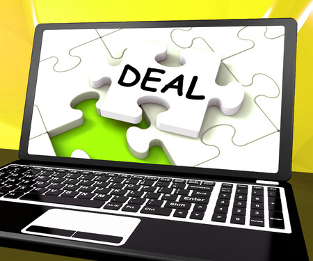 Deal Laptop Showing Trade Deals Contract Or Dealing Onlineの写真素材