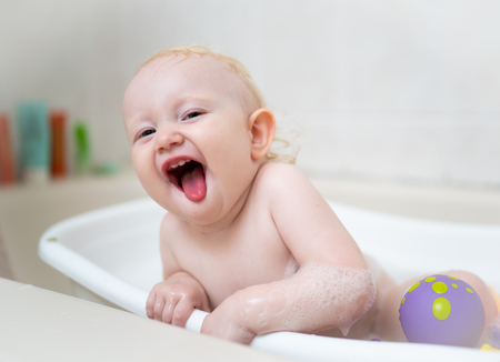 Baby playing in bathの写真素材