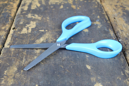 scissors on wood backgroundの写真素材