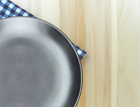 Top view plate on checkered tablecloth pattern background .Free space for products and for your textの写真素材