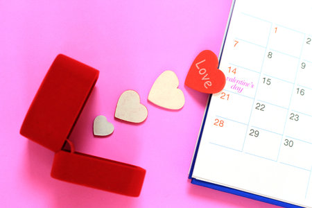 Valentines day red heart and red gift jewelry box with calendar on 14 february date background , valentine's day conceptの写真素材