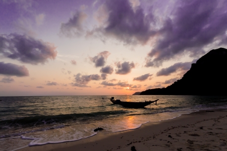 Silhouetted of boat during sunrise at Ang Thong national park ,samui,Thailandの写真素材