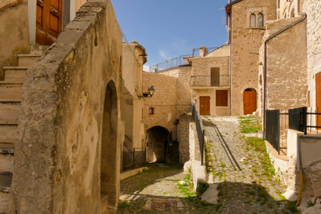 Alleyways. The medieval village of Castel del Monte made up of narrow alleys overlooked by stone houses, inserted in the frame of the Gran Sasso national park. Abruzzo, Italyの写真素材