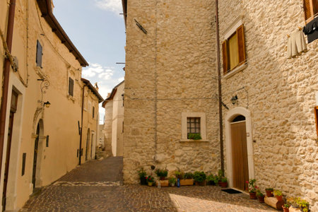 Alleyways. The medieval village of Castel del Monte made up of narrow alleys overlooked by stone houses, inserted in the frame of the Gran Sasso national park. Abruzzo, Italyの写真素材