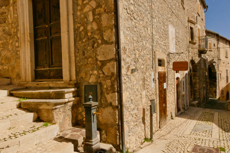 Narrow street, The medieval village of Castel del Monte made up of narrow alleys overlooked by stone houses, inserted in the frame of the Gran Sasso national park. Abruzzo, Italyの写真素材
