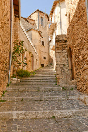 Alleyways. Navelli, an intact medieval village set on a hill overlooking the beautiful plateau between the Majella and the Gran Sassoの写真素材