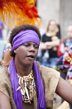 Warsaw, august 26, 2012,-Carnival dancers and musicians on Warsaw Multicultural Street Paradeのeditorial素材