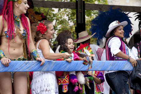 Warsaw, august 26, 2012,-Carnival dancers and musicians on Warsaw Multicultural Street Paradeのeditorial素材