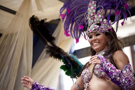 Warsaw, august 26, 2012,-Carnival dancers and musicians on Warsaw Multicultural Street Paradeのeditorial素材