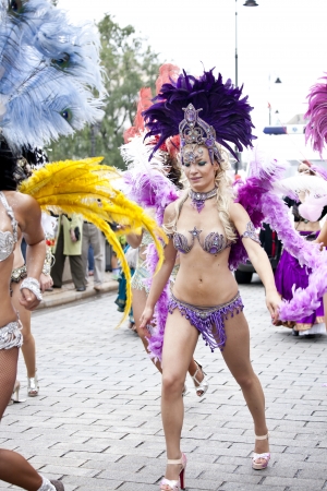 Warsaw, august 26, 2012,-Carnival dancers and musicians on Warsaw Multicultural Street Paradeのeditorial素材