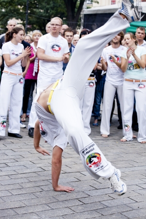 Warsaw, august 26, 2012,-Capoeira on Warsaw Multicultural Street Paradeのeditorial素材