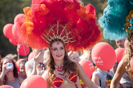 WARSAW, POLAND, AUGUST 30: Unidentified Carnival dancer on the parade on Warsaw Multicultural Street Parade on August 30, 2015 in Warsaw, Poland.のeditorial素材