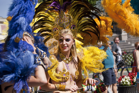 WARSAW, POLAND, AUGUST 28: Unidentified Carnival dancer on the parade on Warsaw Multicultural Street Parade on August 28, 2016 in Warsaw, Poland.のeditorial素材
