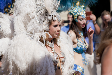 WARSAW, POLAND, AUGUST 28: Unidentified Carnival dancer on the parade on Warsaw Multicultural Street Parade on August 28, 2016 in Warsaw, Poland.のeditorial素材