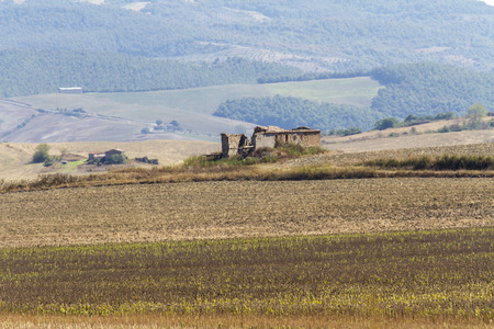 Ruin of an old farmhouse in the Tuscan countrysideの写真素材
