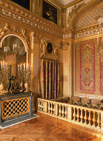 Versailles, France - 12 August 2014 : King Louis XIV bedroom and bed at Versailles Palace ( Chateau de Versailles ).のeditorial素材