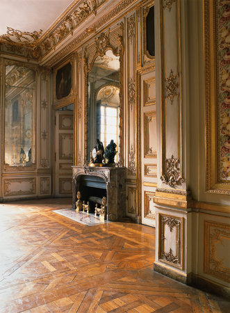 Versailles, France - 10 August 2014 : Room with large mirror, wood floor and fireplace at Versailles Palace ( Chateau de Versailles ). のeditorial素材