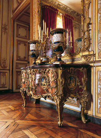 Versailles, France - 10 August 2014 : Wood furniture with large mirror at Versailles Palace ( Chateau de Versailles ).のeditorial素材