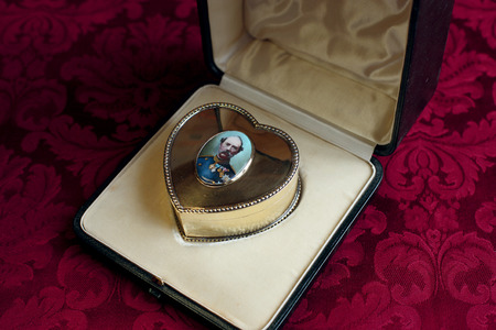 Tsarskoye Selo, Russia - 05 March 2015: Heart shapped gold box at Tsarskoye Selo Pushkin Palace near Saint Petersburgのeditorial素材