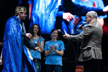 Prague, Czech Republic - 30.4.12013 - Jan Kraus speaks with king of Majalesのeditorial素材