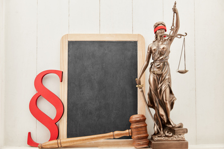 Employment law advice concept with Justitia and blackboard and judge gavelの写真素材