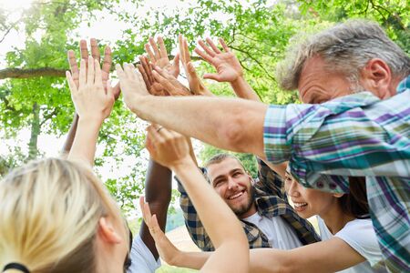 Team trains motivation with High Five in a workshop for team development