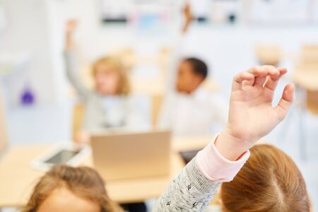 Students participate actively in elementary school lessons and study diligentlyの写真素材