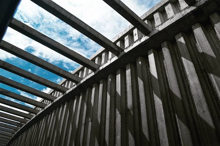 Blue sky under the bridgeの素材