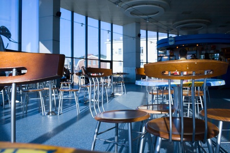 an empty cafe with a nice sunshine

のeditorial素材