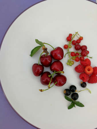 Round plate with berries and cherriesの写真素材
