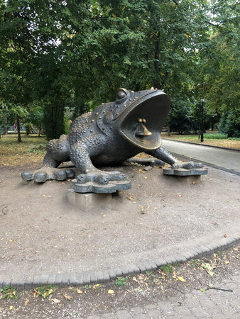 Statue of a frog in the city park, St. Petersburg, Russiaの写真素材