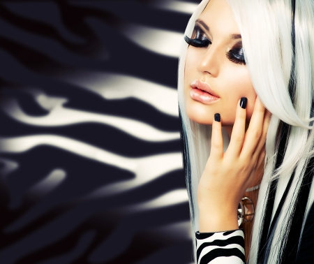 Beauty Fashion Girl black and white style  Long White Hair の写真素材