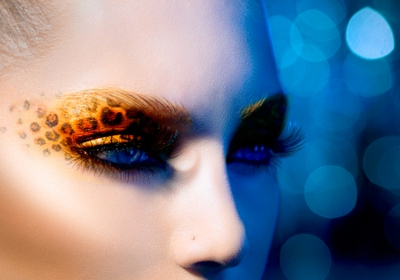 Beauty Fashion Model Girl with Holiday Leopard Makeupの写真素材