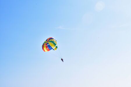 para sailing over the ocean in goaの写真素材