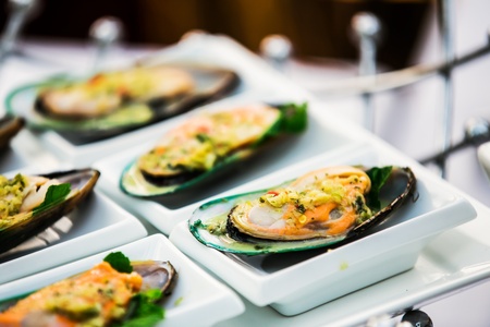 Mussels with spicy garlic and chilli sauceの写真素材