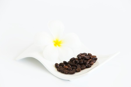 Brown coffee beans isolated on white backgroundの写真素材