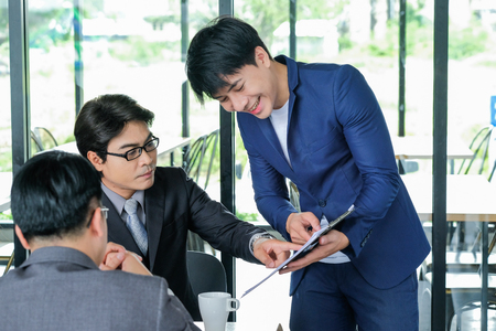 Portrait Of Multiracial Businesspeople Brainstorming In Meetingの写真素材